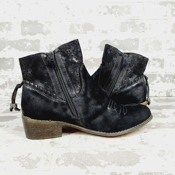 Boutique by Corkys Black Suede Leather Embroidered Western Ankle Boots H235 - Picture 2 of 13